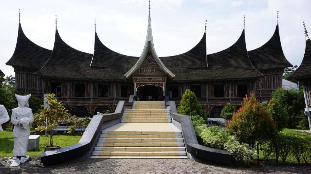 Hotel Ranah Bundo Padang  Buitenkant foto